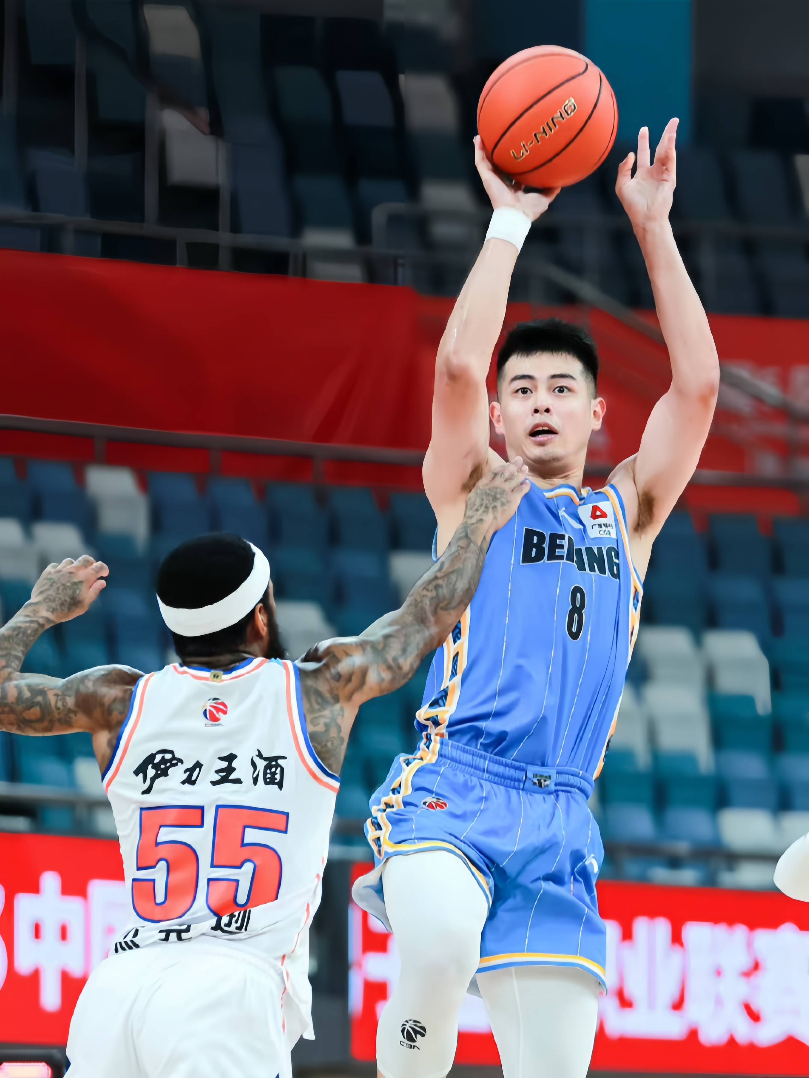 关于赛前欧超杯焦点战，新疆广汇防线松动，媒体盛赞，更衣室氛围转暖的信息