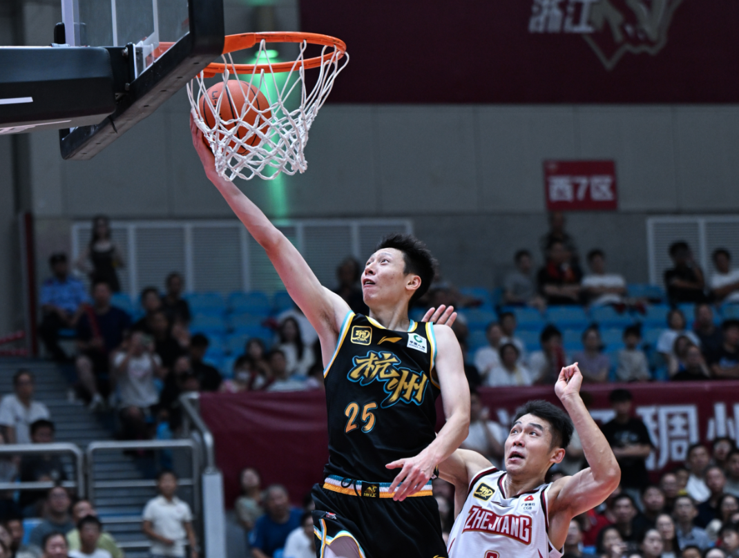 关于转折点！广厦男篮完成体检，中超集结日攻防权衡，球迷炸锅，训练强度明显提升的信息