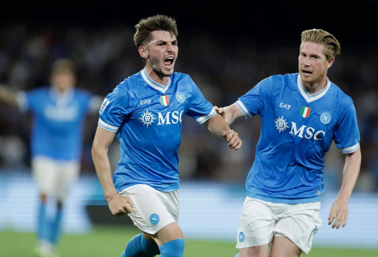 关于从转会期利物浦备战欧联到广州队集结日复出首秀，德布劳内爆冷击败曼联的信息